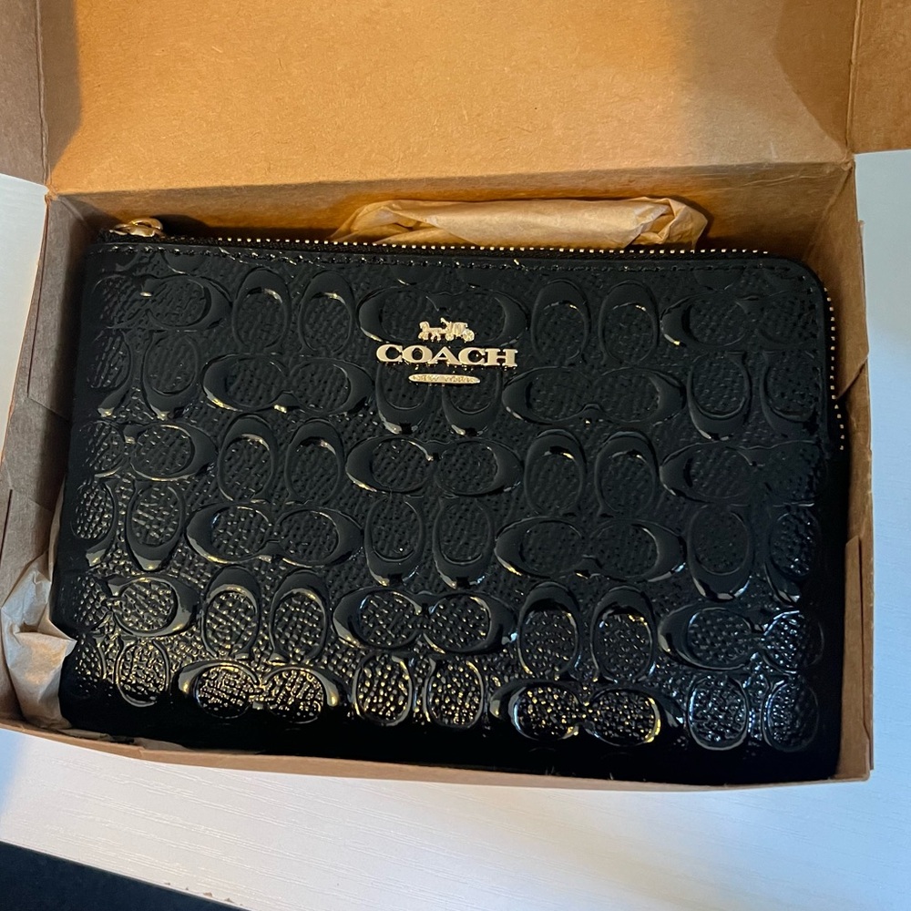 Coach Blqck Shiny/Leather Wristlet